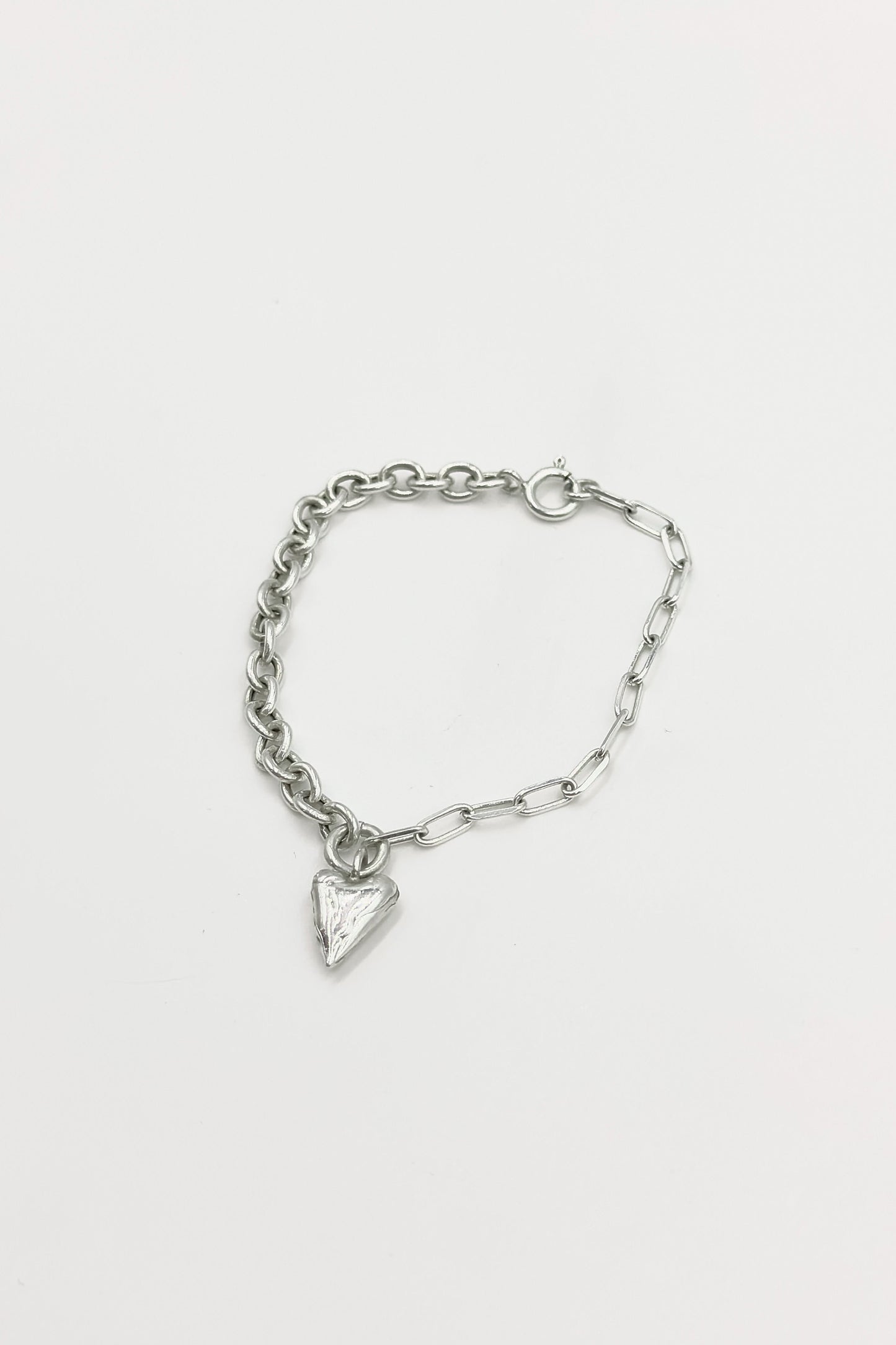 BSST02 // Silver chain bracelet with a heart object