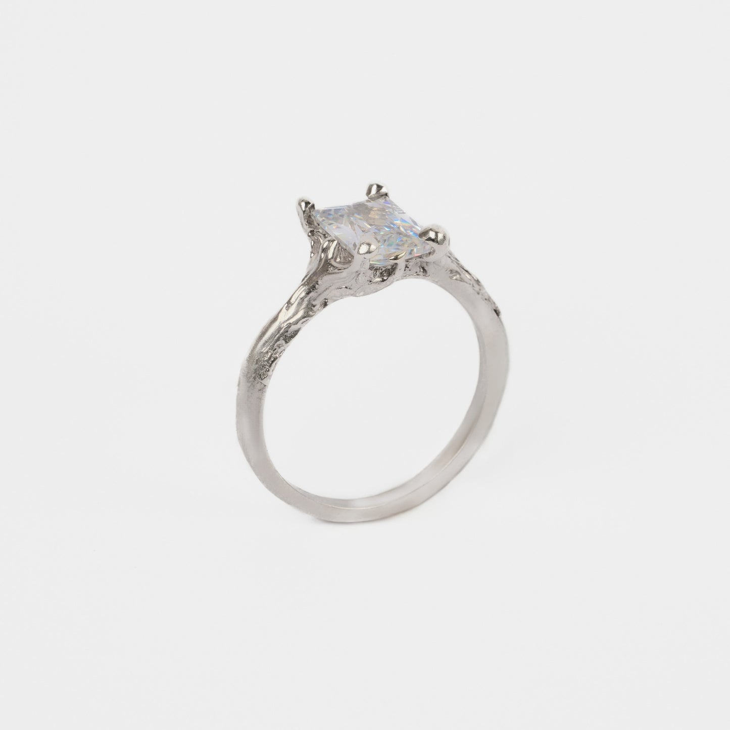 RWE01 // Engagement ring with a rectangular stone