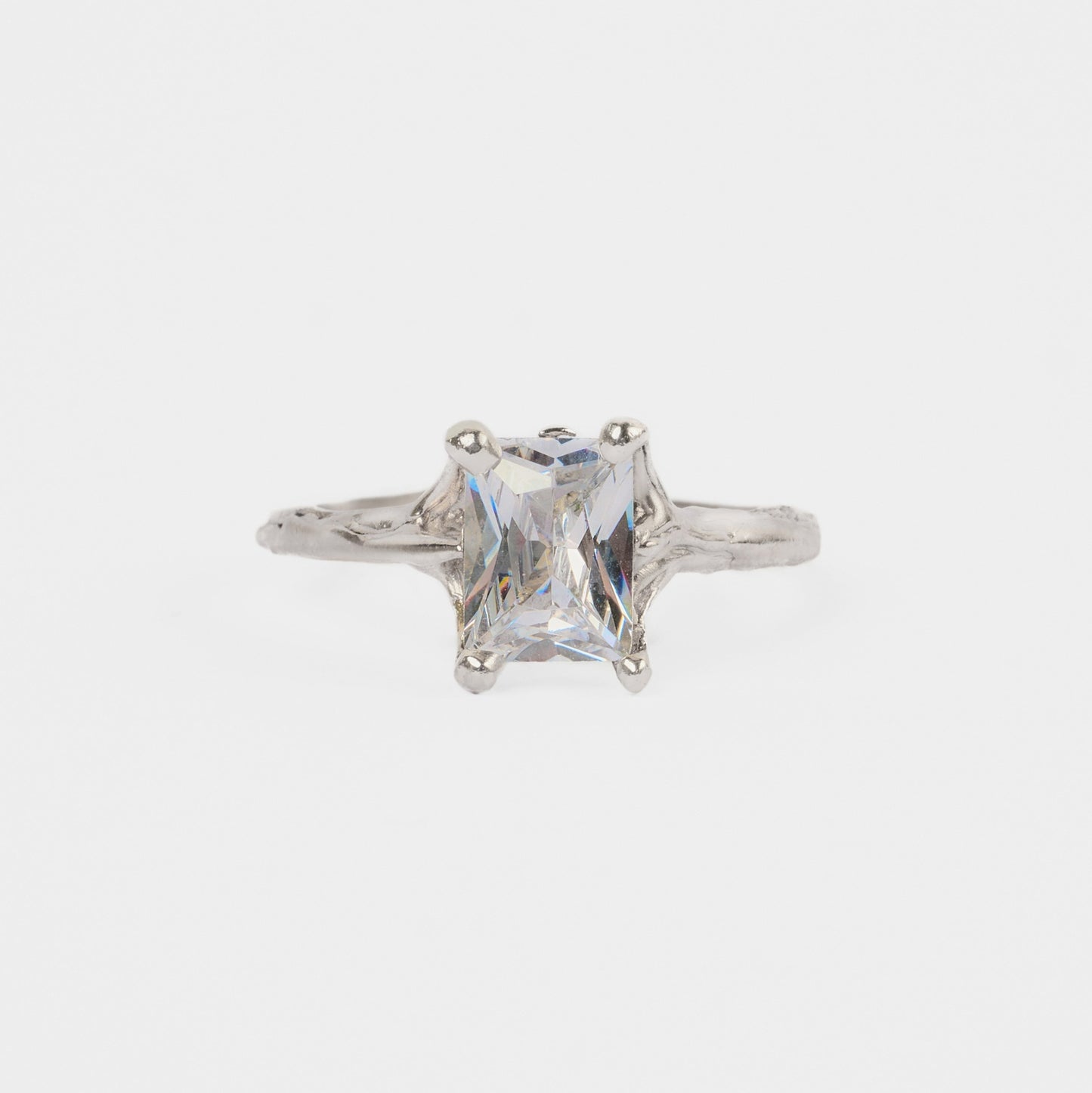 RWE01 // Engagement ring with a rectangular stone