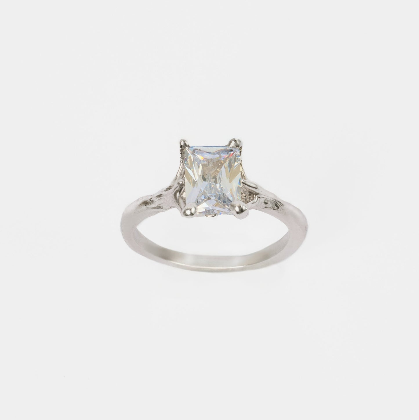 RWE01 // Engagement ring with a rectangular stone