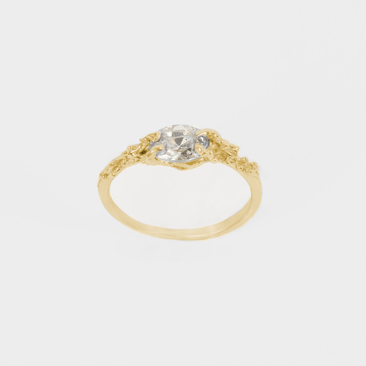 RWE02 // Classic engagement ring with tentacles