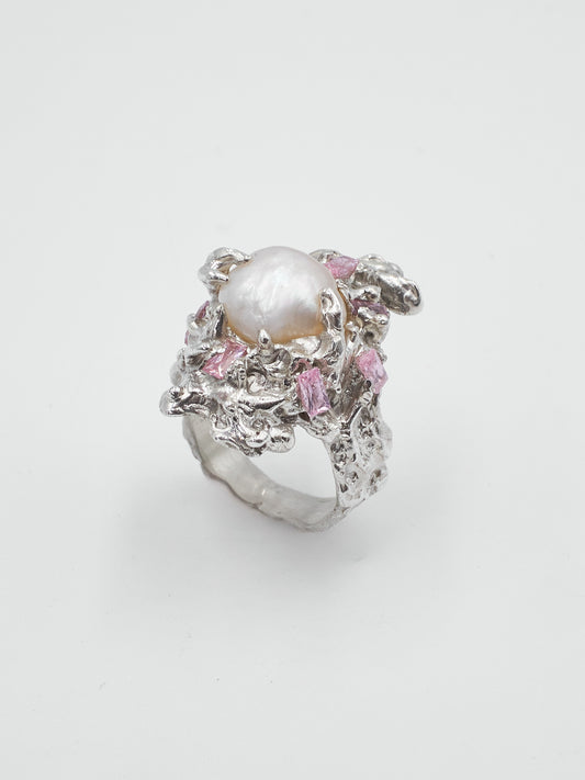 RSPZ09 // Silver monster ring with natural assymetric pearl and dusty pink zirconias