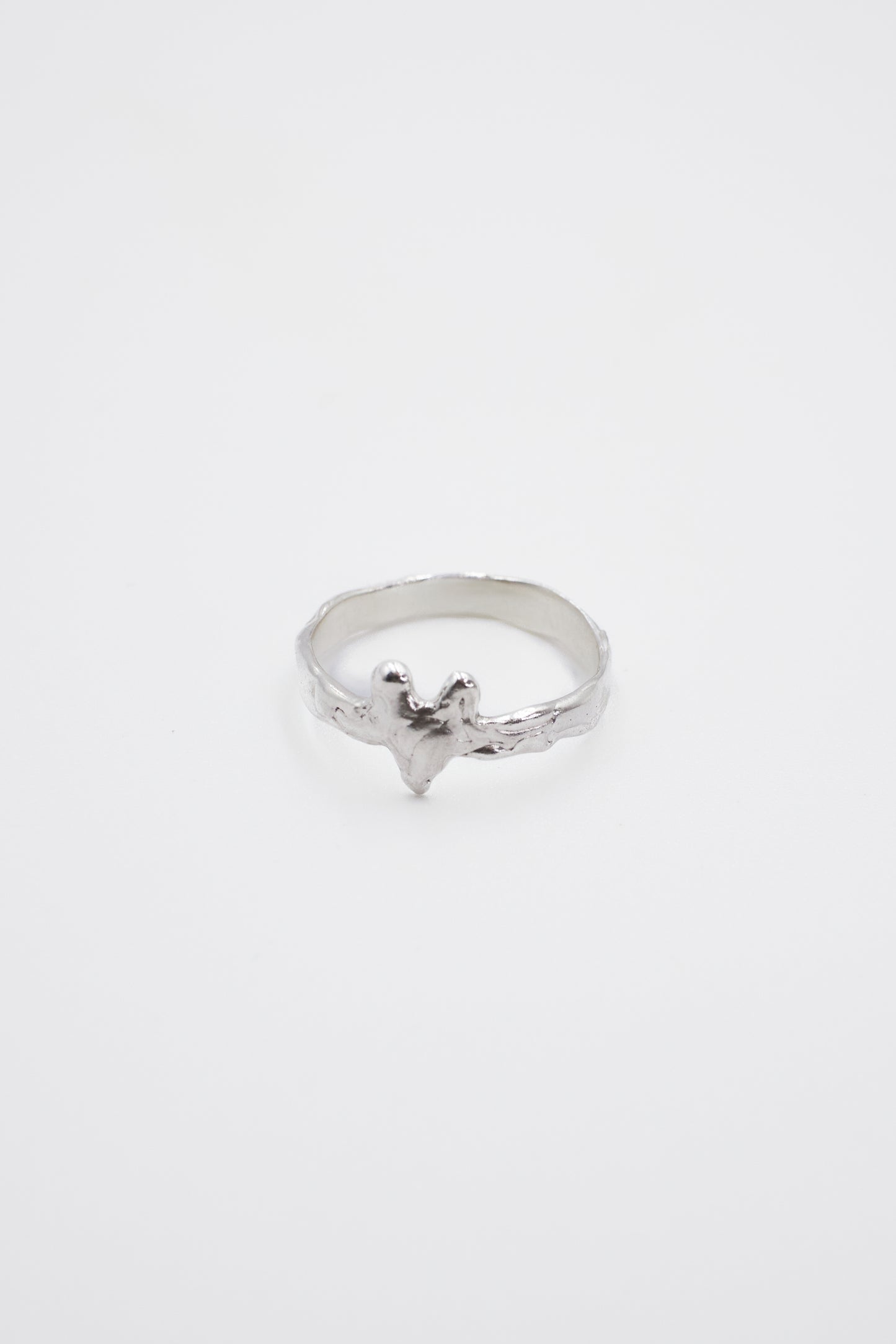 RSST10 // Thin ring w/ heart