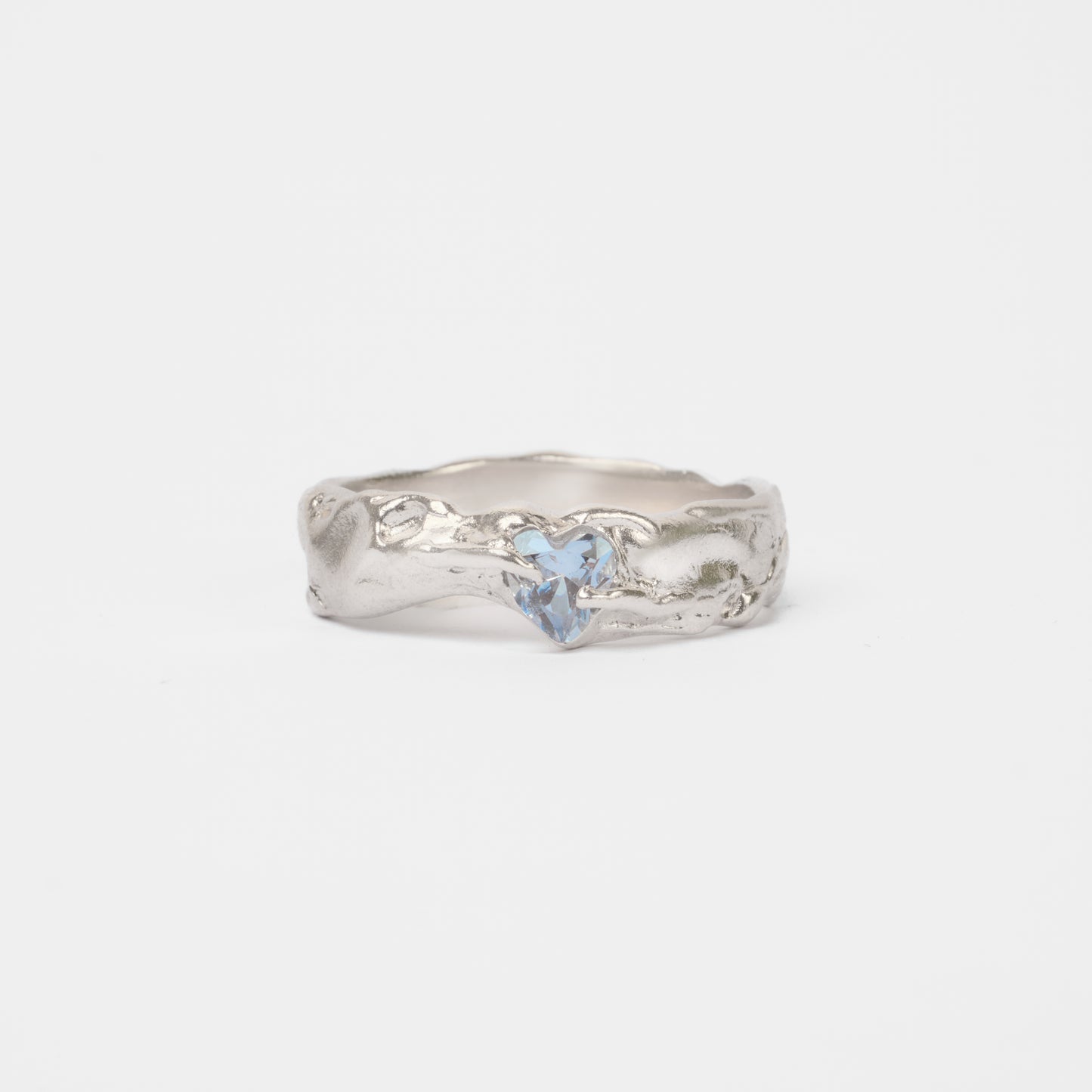 RSST01 // Anillo de plata con topacio azul en forma de corazón