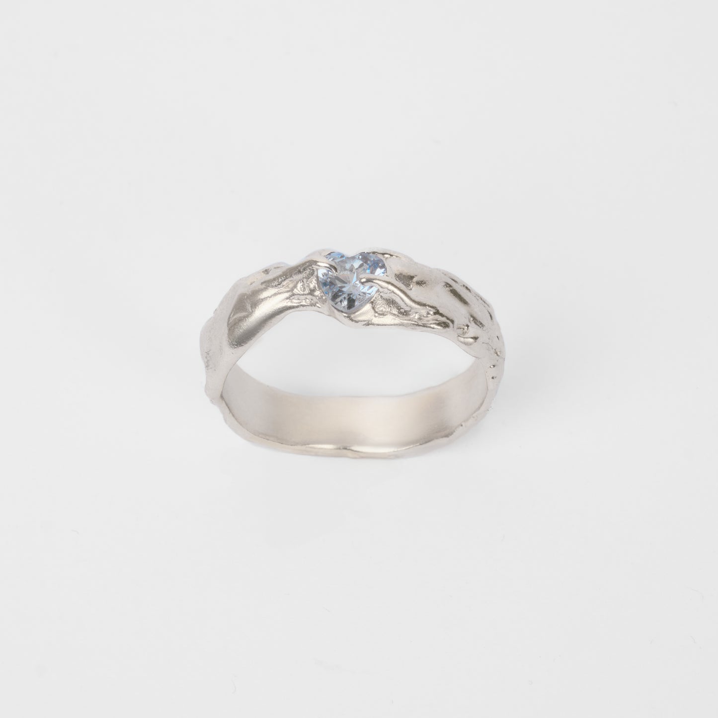 RSST01 // Anillo de plata con topacio azul en forma de corazón